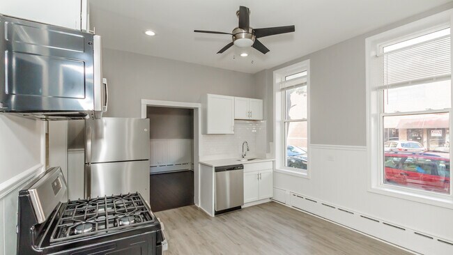 Foto del edificio - 2200 W Belmont Ave