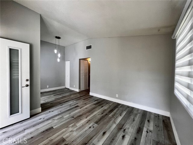 Building Photo - 26 Pica Flor