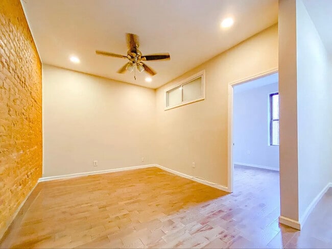 Building Photo - 240 Crown St