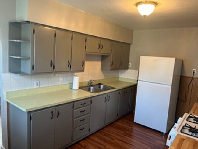 Building Photo - 2 Bedroom House in Troy with Washer/Dryer Hookups and Storage Basement!!