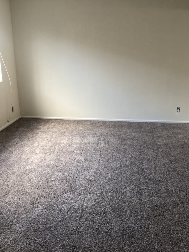 Living room - 1405 E Colon St
