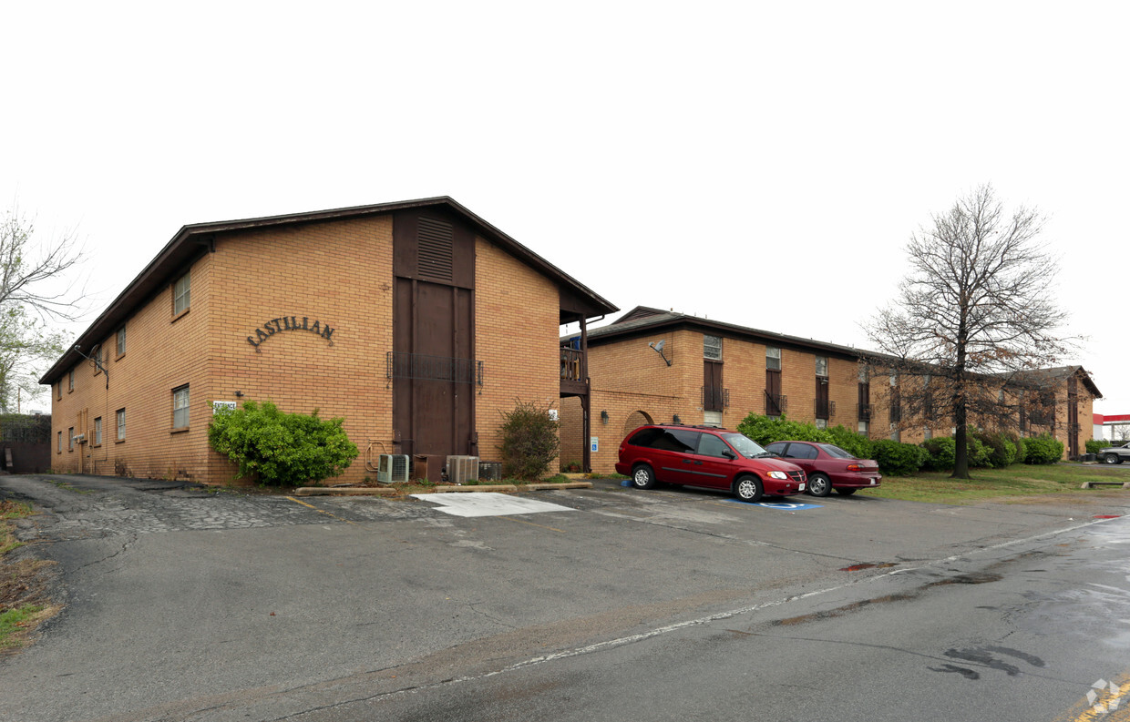 Primary Photo - Castilian Apartments