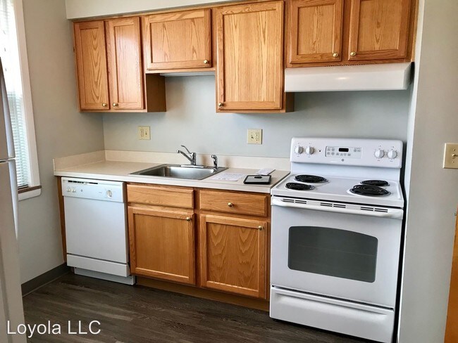 Foto del edificio - 20300-20350 N Park Blvd