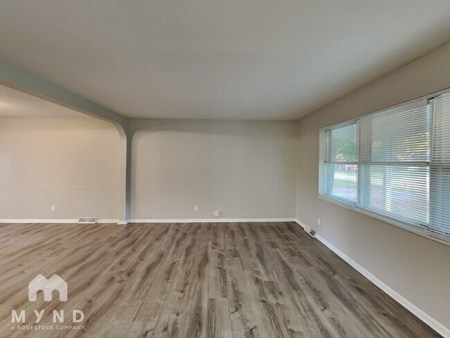 Foto del edificio - 1853 Tamarack Ct N