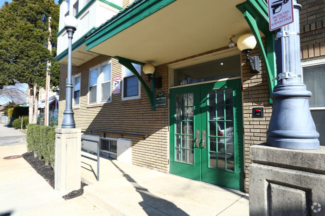 Building Photo - Penn Street Apartment