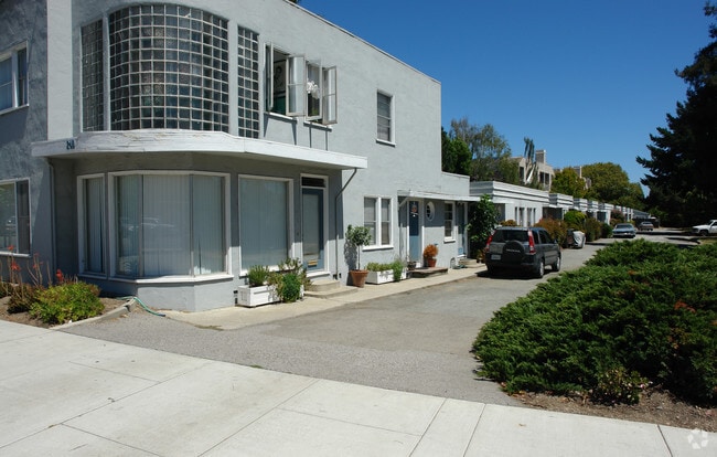Building Photo - 240 River Street