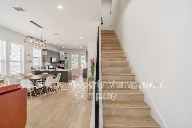 Foto del edificio - 719 Eleanor Ave