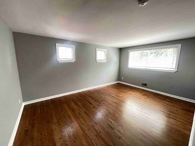 Foto del edificio - 5603 Hilltop Ave