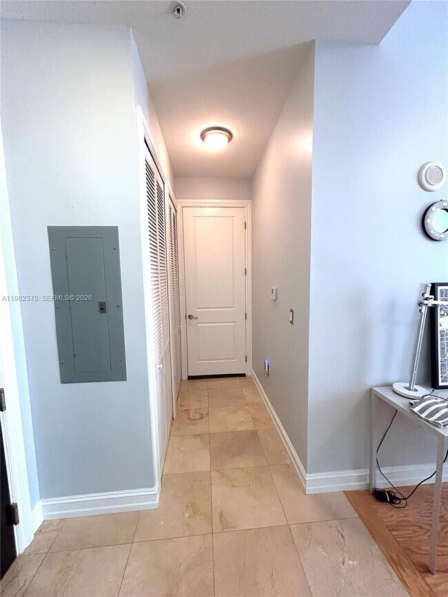 Foto del edificio - 1805 Ponce de Leon Blvd