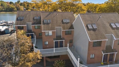 Building Photo - 7 River Rd