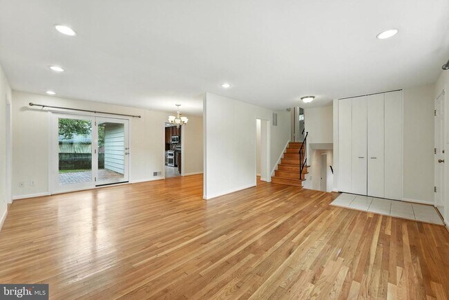 Foto del edificio - 5011 Roslyn Rd
