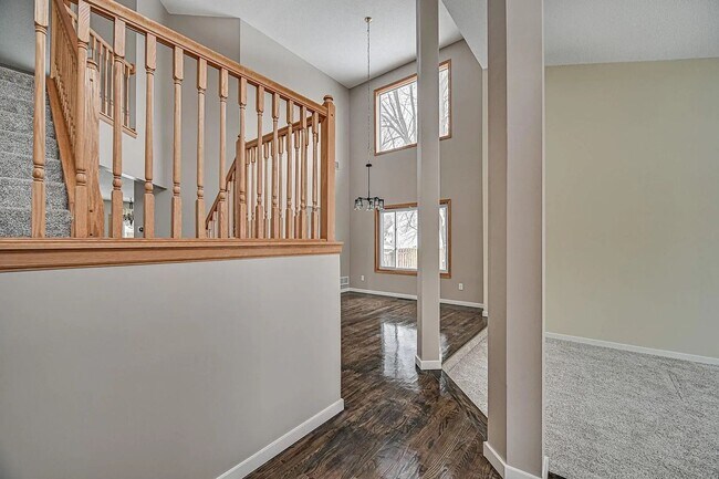 Foto del edificio - Spacious 4-Bed 4-Bath Home in Buffalo - Available 7/1!