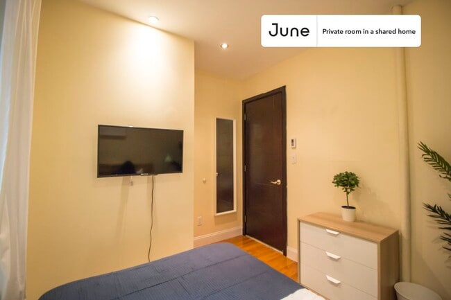 Building Photo - Room in Shared 5 bed/2 bath home