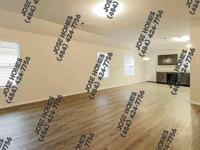 Building Photo - 5546 Casa Calvet Dr