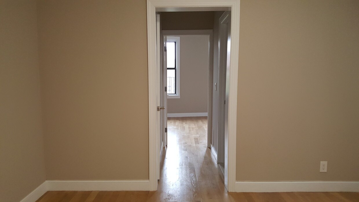 Foto principal - 80 Clarkson Ave