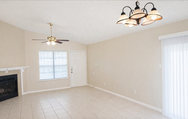 Building Photo - 2305 Magnum Cir