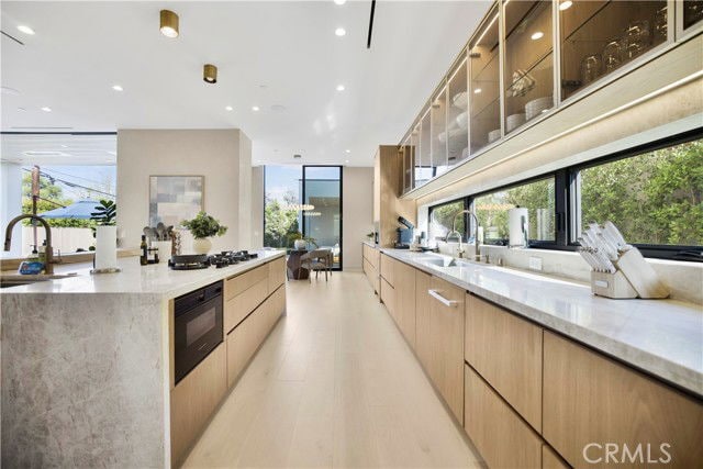 Building Photo - 5170 Amestoy Ave