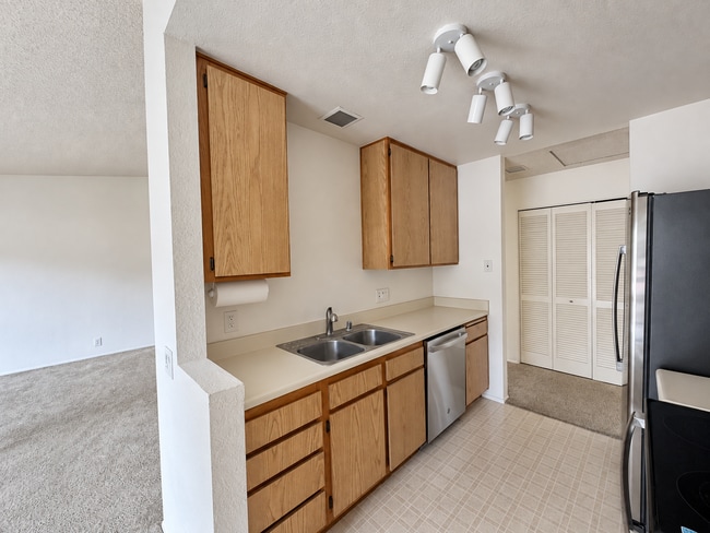Building Photo - 4090 Rosenda Ct