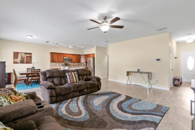 Foto del edificio - 950 State Rd 13