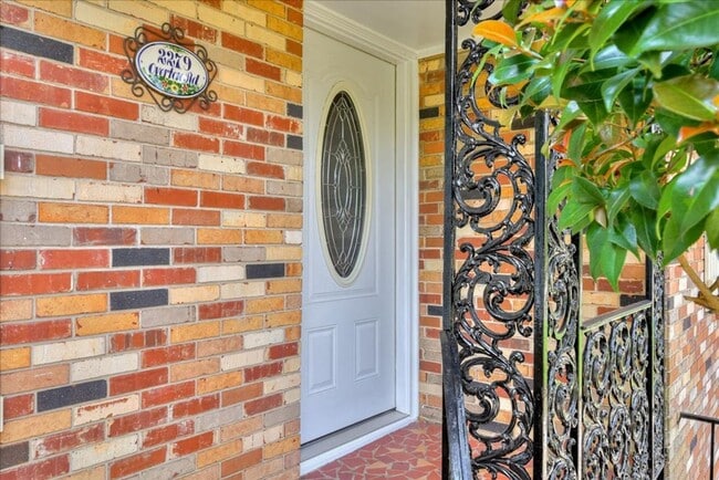 Building Photo - 3 Bedroom 2.5 Bathroom Ranch