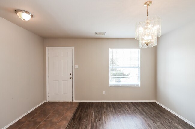 Foto del edificio - 602 Regal Hollow Ln