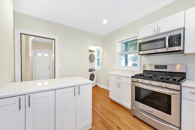 Foto del edificio - 9 Winter Hill Rd