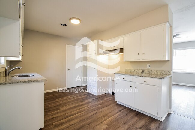 Foto del edificio - 4409 Forrest Rd