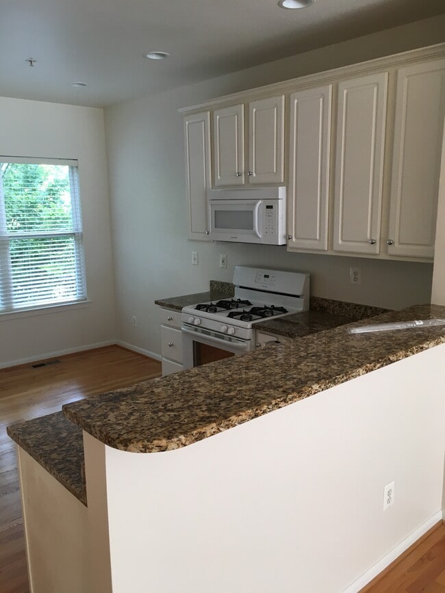Foto del edificio - 2122-2112 12th Pl NW