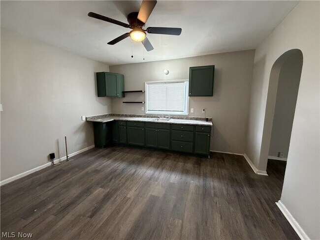 Building Photo - 15340 Yorick Ave