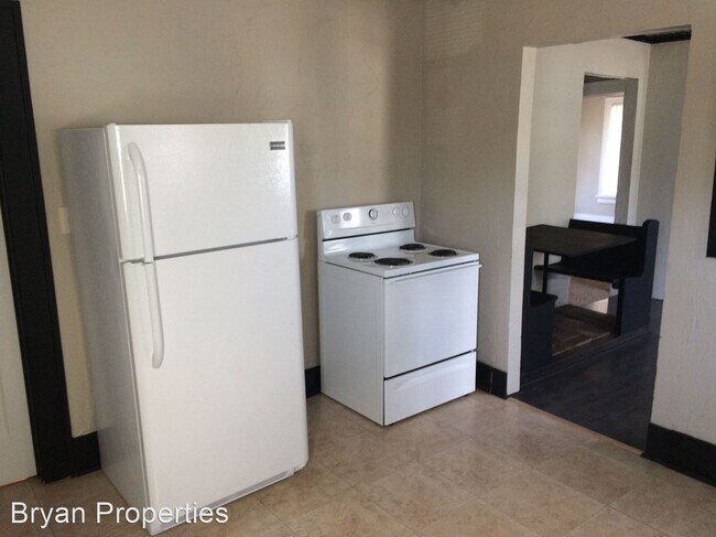 Building Photo - 3 br, 1 bath House - 1140 E. Delmar