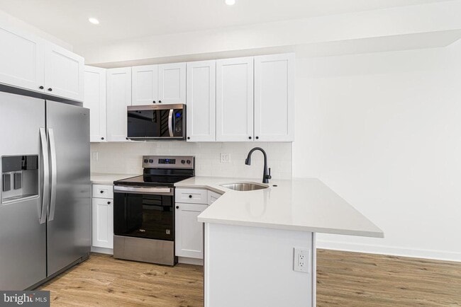 Building Photo - 2350 Moore St