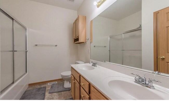 Building Photo - 2312 Quartz Dr