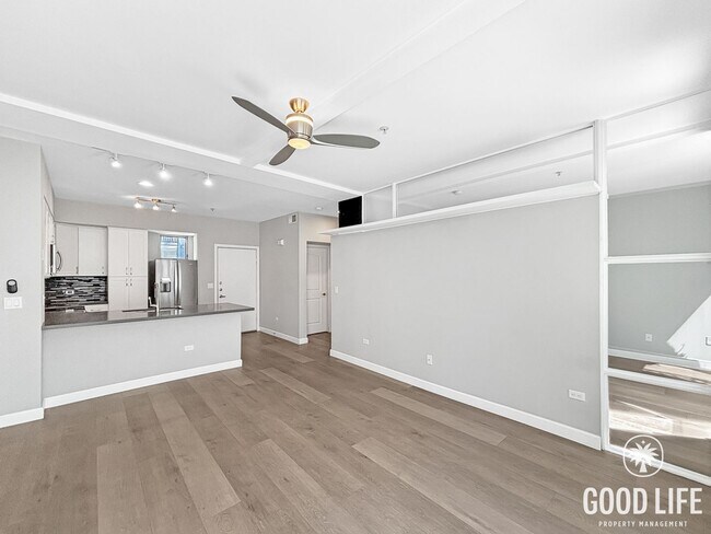 Foto del edificio - Sleek 1B/1BA Condo in the Heart of Marina District with A/C, In-Unit W/D & Reserved Parking!