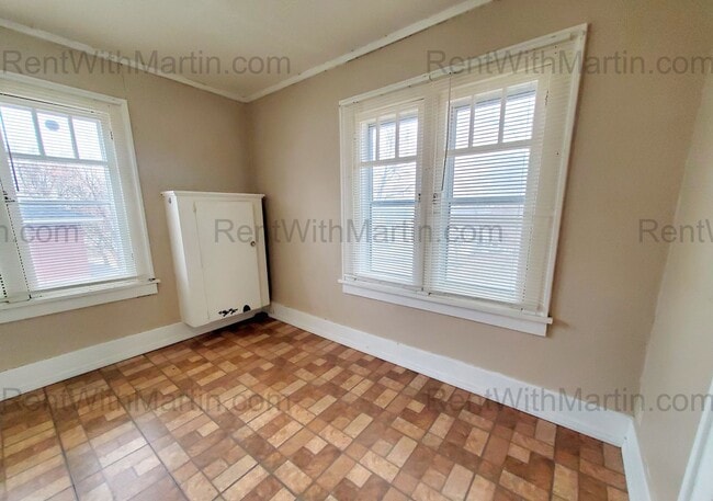 Building Photo - 808-810 W 2nd St