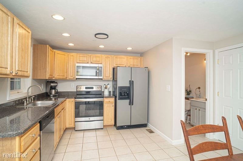 Foto principal - 3 br, 2.5 bath Townhome - 17 Foster St 18 ...