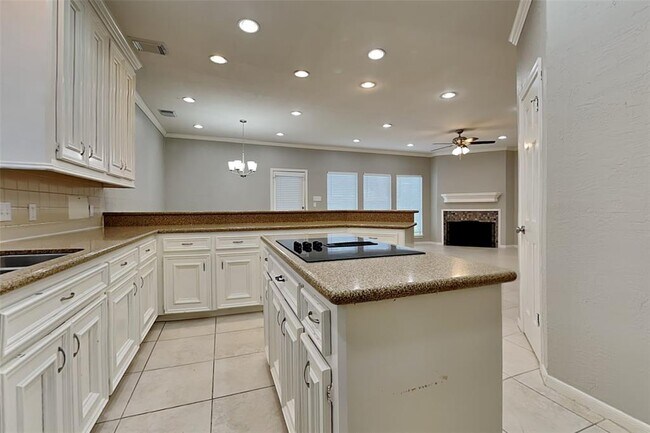 Foto del edificio - 5811 Laurel Caverns Dr
