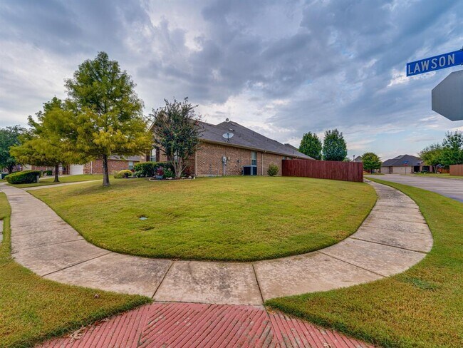 Foto del edificio - 233 Lawson Farms Dr