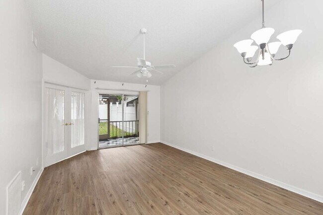Foto del edificio - This 3/2 Beautiful Villa-Style Condo on Desirable Coverplace Community of Palm Harbor!