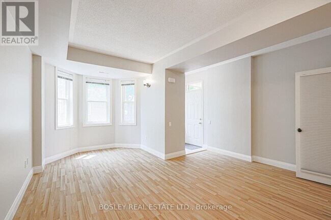 Building Photo - 760-760 Lawrence Ave W