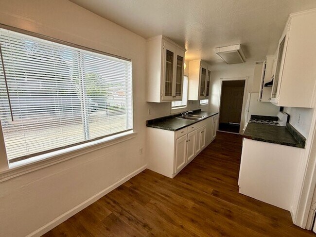 Foto del edificio - 619 N Plumas St