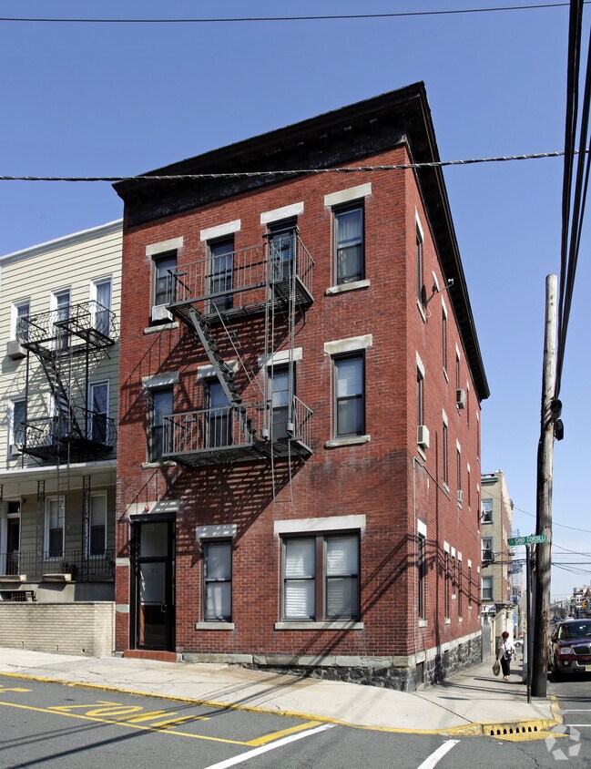 Primary Photo - 6800 Madison St