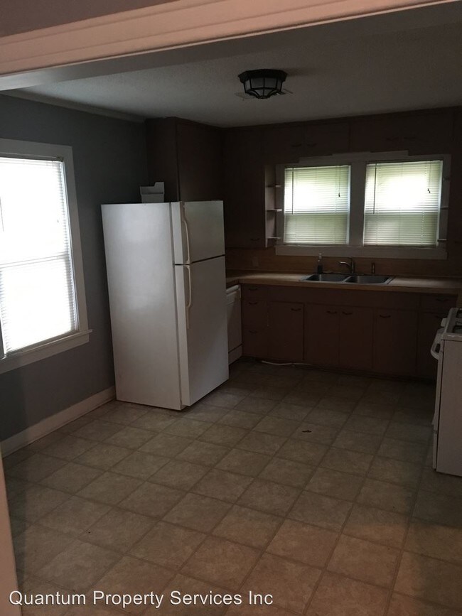 Building Photo - 3 br, 1 bath House - 723 HALL STREET