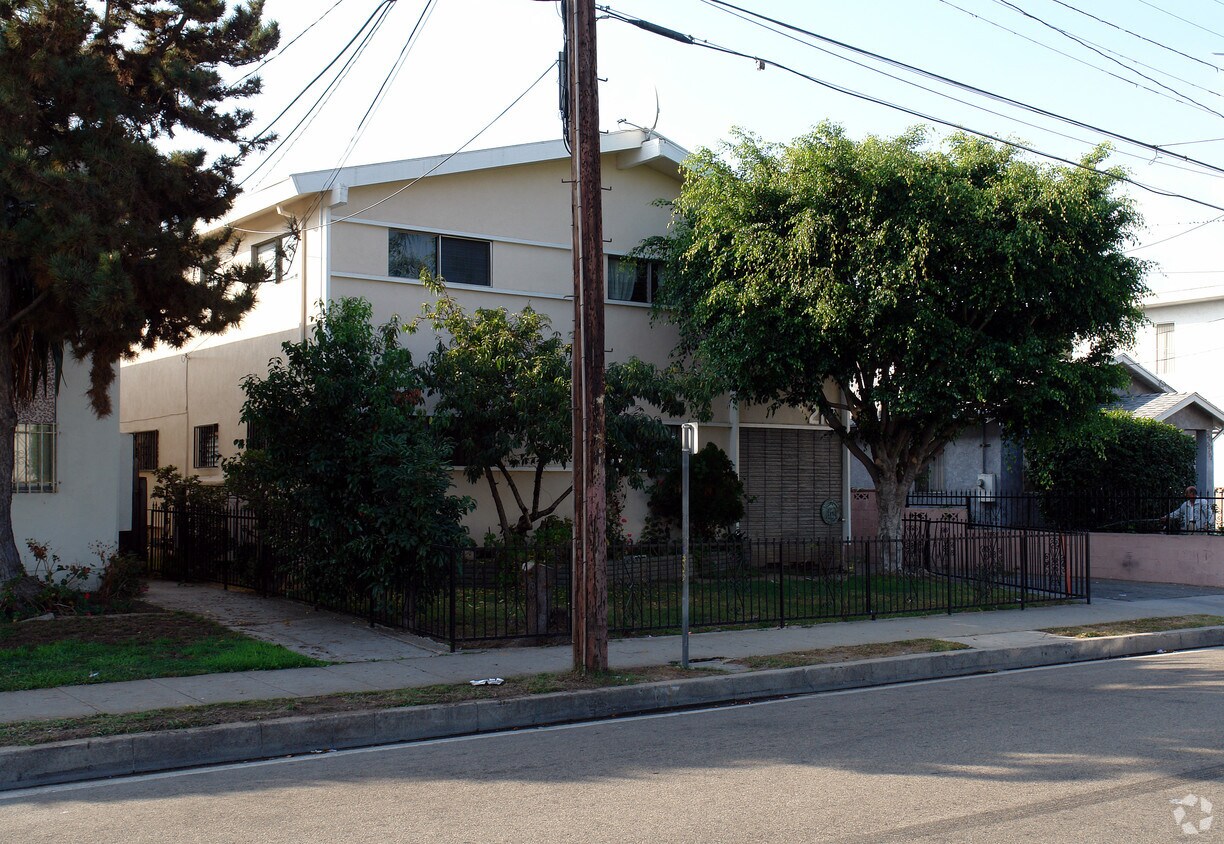 Building Photo - 218 W Kelso St
