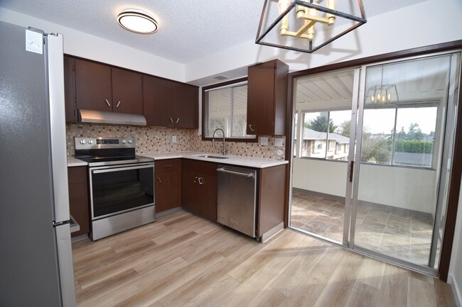 Building Photo - 3434 SE King Rd