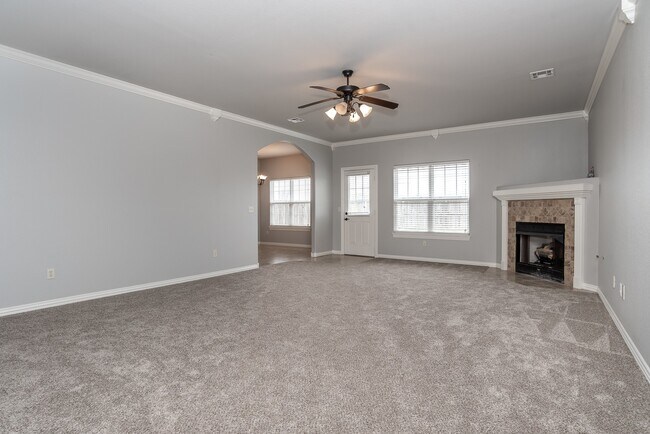 Building Photo - Bentonville Home! (March Move In)
