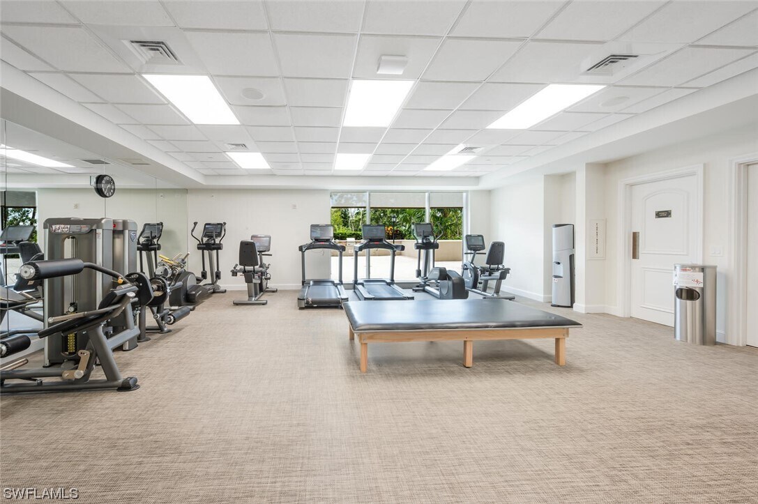Foto principal - 7225 Pelican Bay Blvd