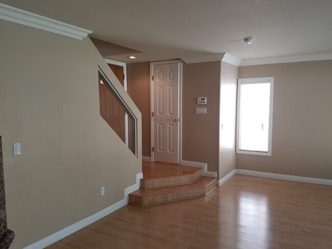 Foto del edificio - 9740 Powell Plateau Court