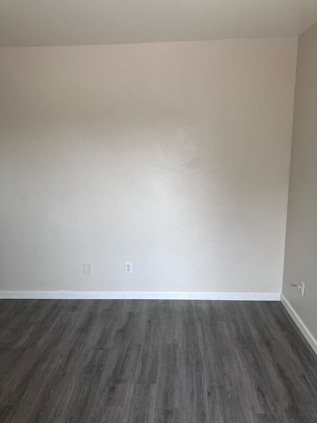 Foto del edificio - Available Now!