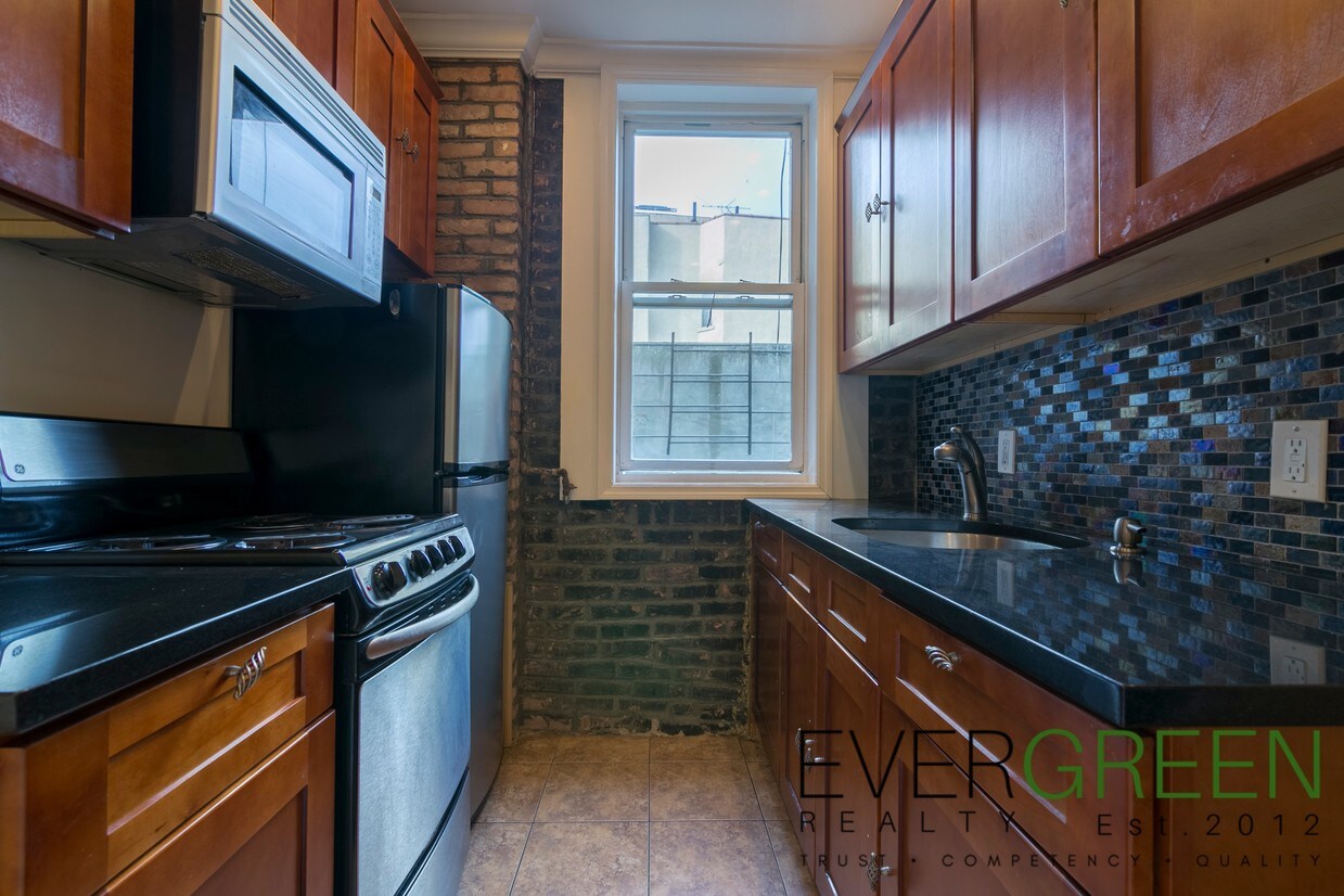 Primary Photo - 708 Dekalb Ave