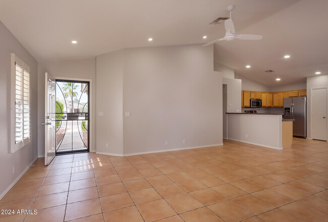 Foto del edificio - 3335 W Tina Ln